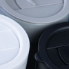 Kubek ceramiczny TEONA z plastikową pokrywką, biały - 320 ml | PR-6146.01