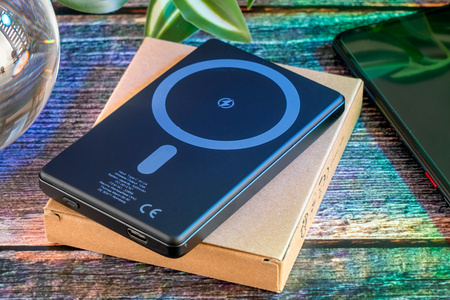 Powerbank 5 000 mAh z ładowarką indukcyjną Magsafe DONETSK | EG-395803